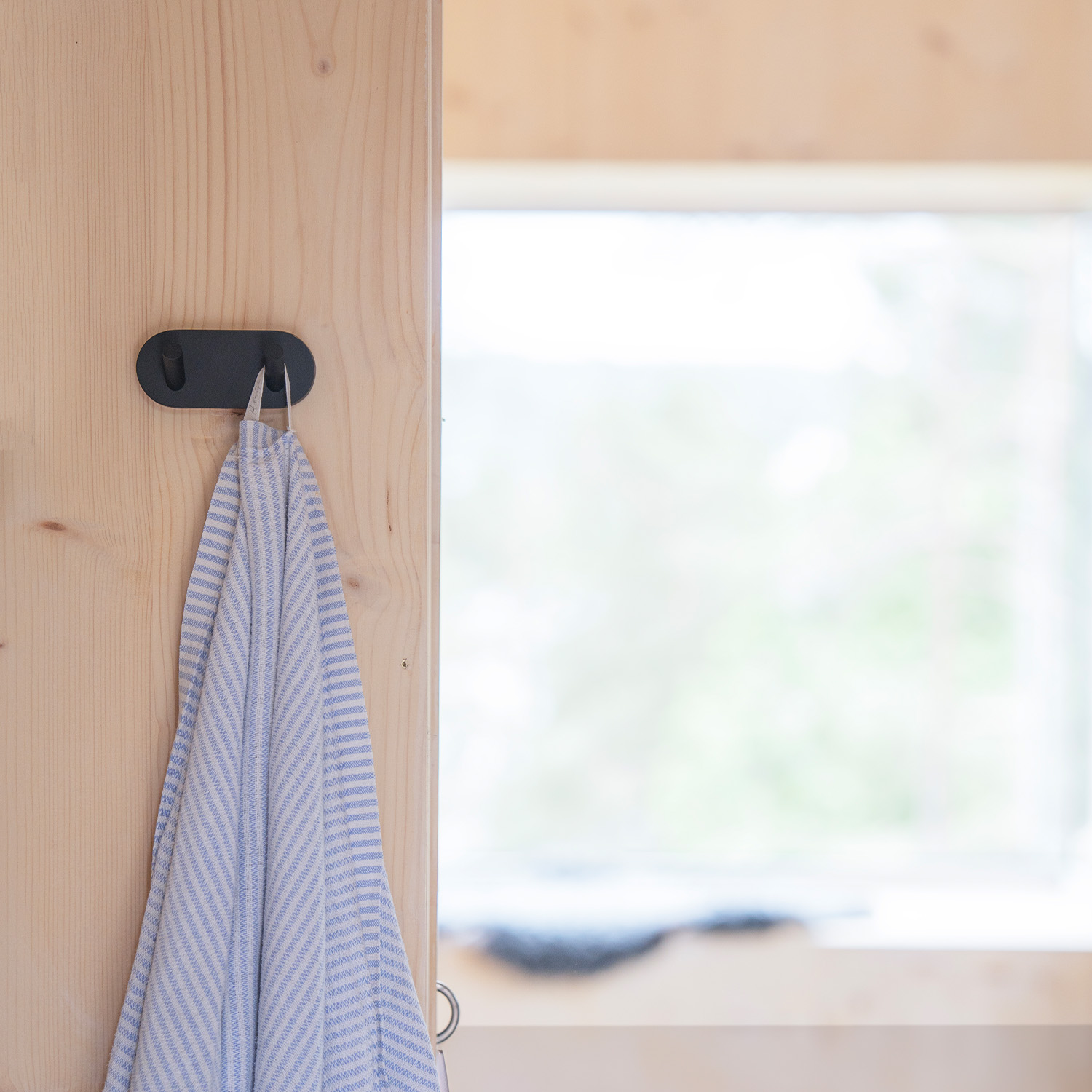 Accessori da bagno Smedbo Home Series Appendiabiti in ottone spazzolato 2 Accessori da bagno Smedbo Home Series Appendiabiti in ottone spazzolato 2