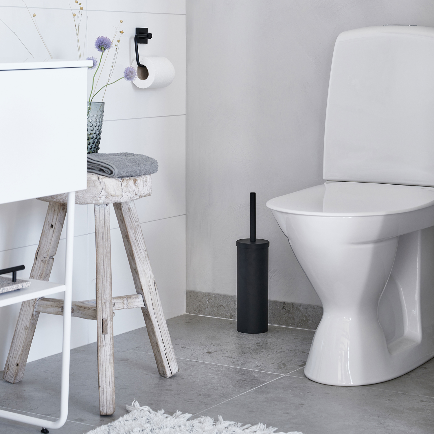 Accessori per il bagno della serie Smedbo Home in ottone spazzolato