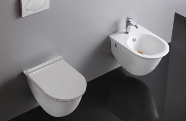 WC a cacciata sospeso di design con sedile WC a chiusura ammortizzata